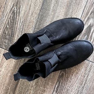 Eileen Fisher black leather ankle booties